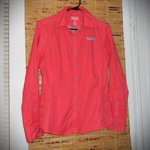 Women’s Field & Stream Pink Vented Long Sleeve Button Top *Tag Size: S